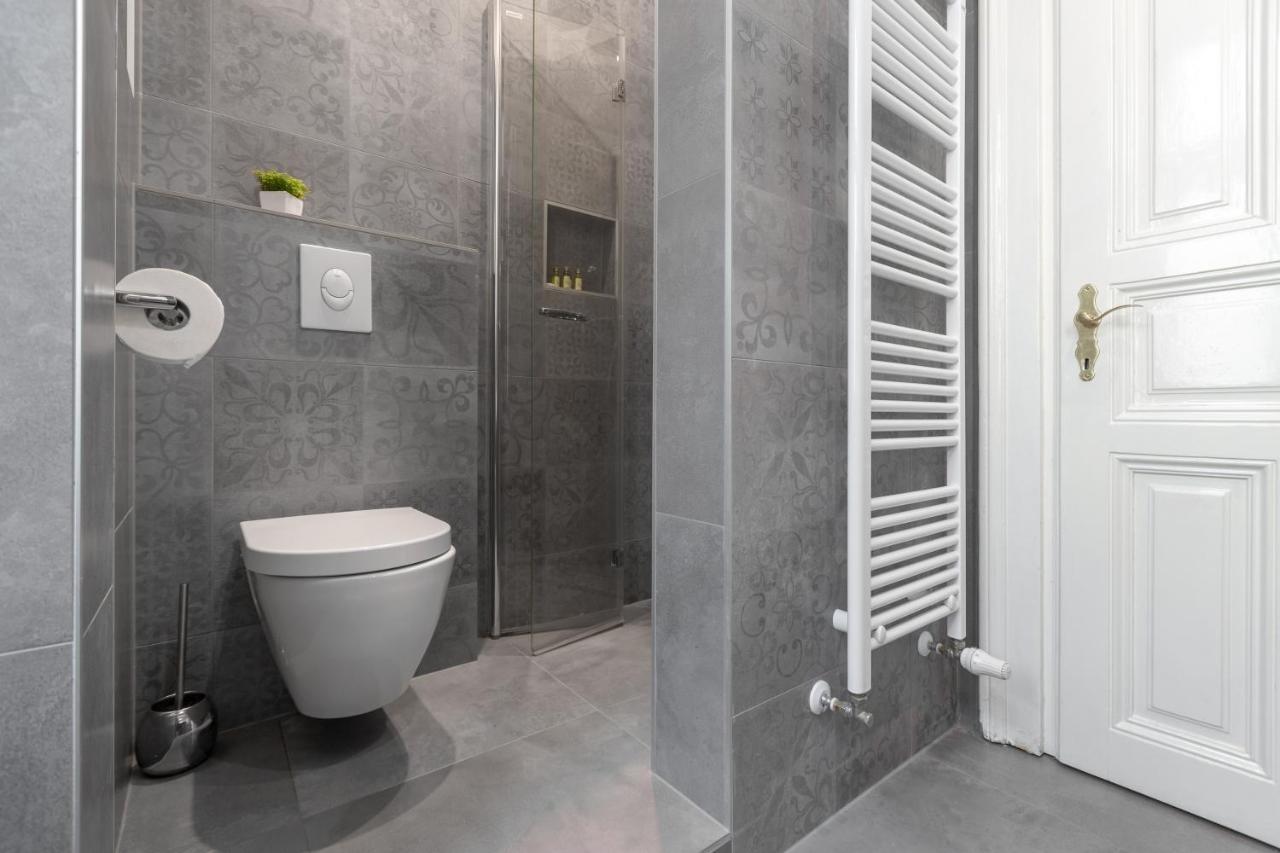 Aurelia Antik Old Hotel Загреб Екстериор снимка