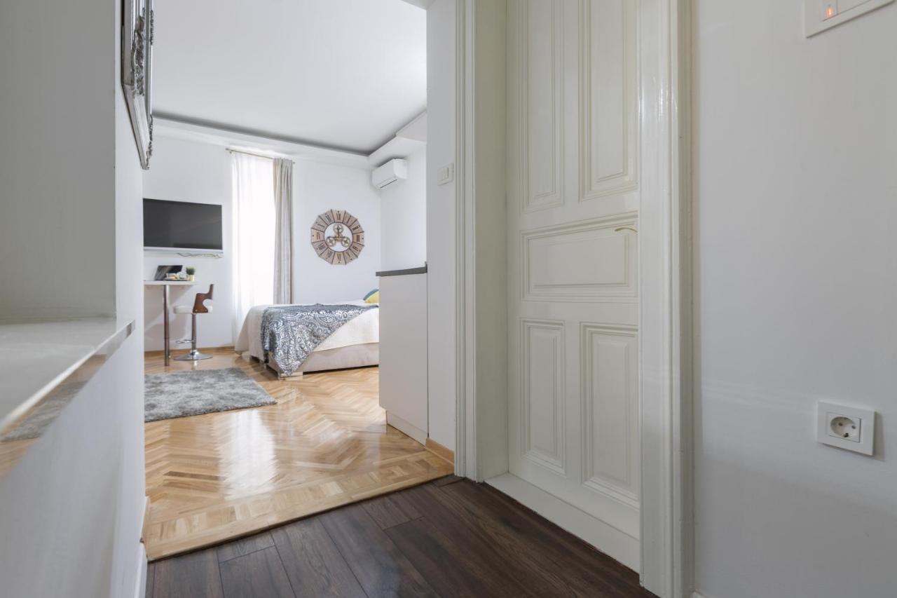 Aurelia Antik Old Hotel Загреб Екстериор снимка