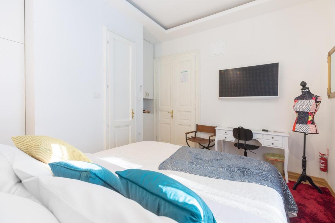Aurelia Antik Old Hotel Загреб Екстериор снимка